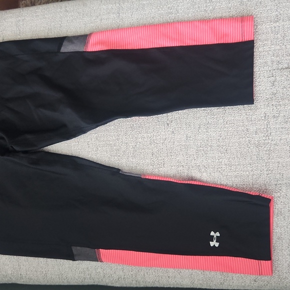 Under Armour Heat Gear Crops - Picture 3 of 7